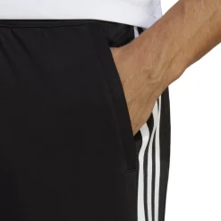 Broeken & Rokken < adidas Train Eential Joggingbroek Heren - zwart/wit IB8168