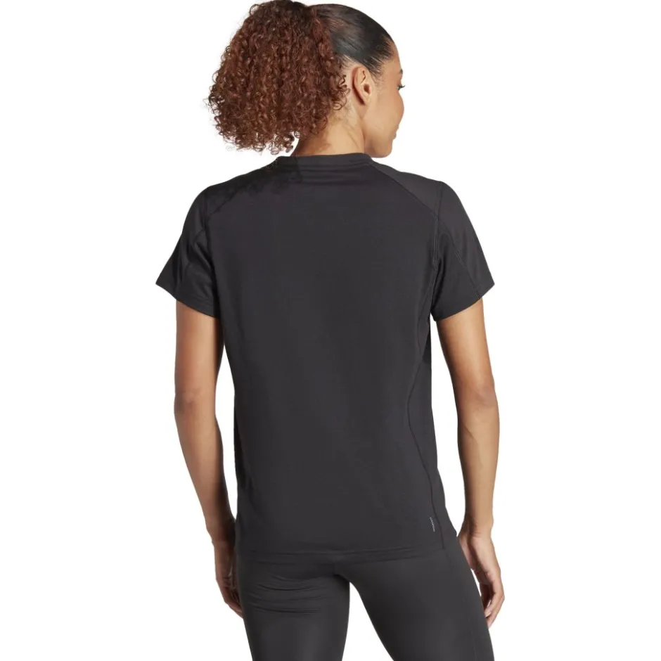 T-Shirts & Tops < adidas Train Eentia ogo T-hirt Dame - back/white IT0544
