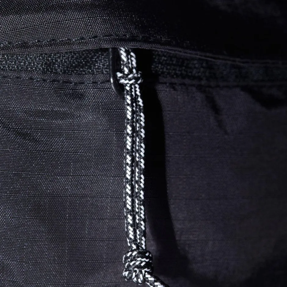 Heuptassen & Drinkgordels < Aevor Ease Heuptas 2L - Ripstop Black