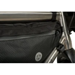Frametassen < AGU Venture Tube Frametas - 5.5L - zwart
