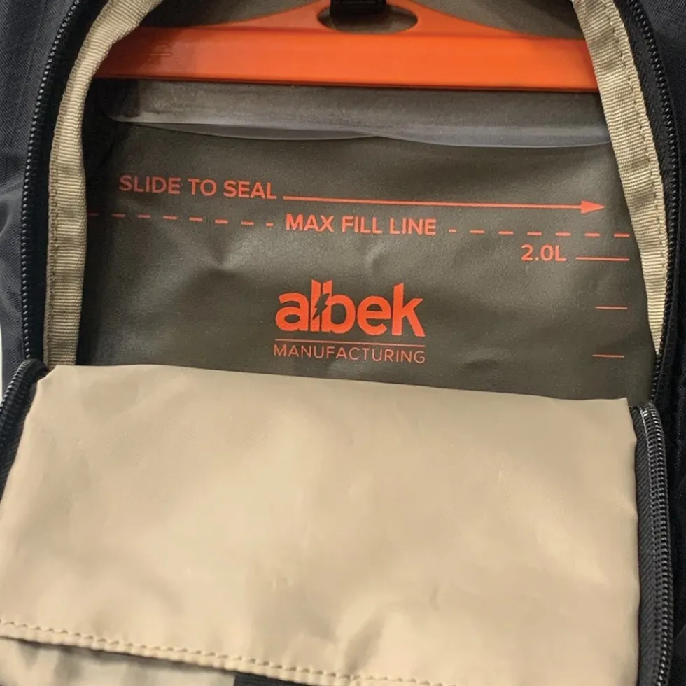 albek H2O Haul Four Drinkrugzak - Covert Black