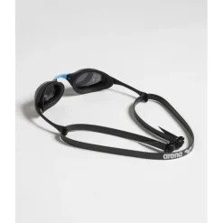 arena Cobra Swipe Zwembril - Dark Smoke/Zwart/Blauw