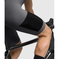 Assos TACTICA KIESKÄFER T5 Gravel Fietsshort met Bretels Heren - robust grey