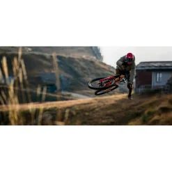 E-Bike Helmen < Bluegrass Rogue Core IPS He - bue att