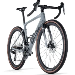 Race Gravelbikes < BMC KAIUS 01 THREE - Carbon Gravel Bike - 2026 - iron grey / black