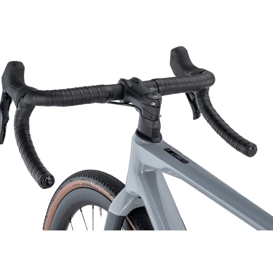 Race Gravelbikes < BMC KAIUS 01 THREE - Carbon Gravel Bike - 2026 - iron grey / black