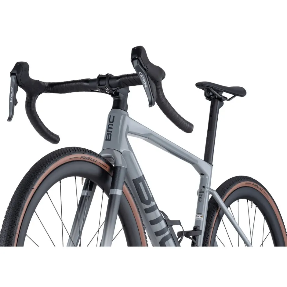 Race Gravelbikes < BMC KAIUS 01 THREE - Carbon Gravel Bike - 2026 - iron grey / black