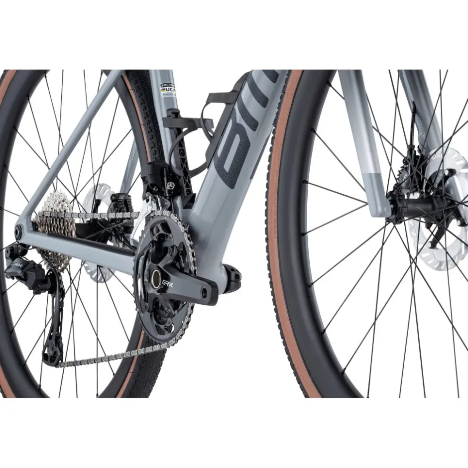 Race Gravelbikes < BMC KAIUS 01 THREE - Carbon Gravel Bike - 2026 - iron grey / black