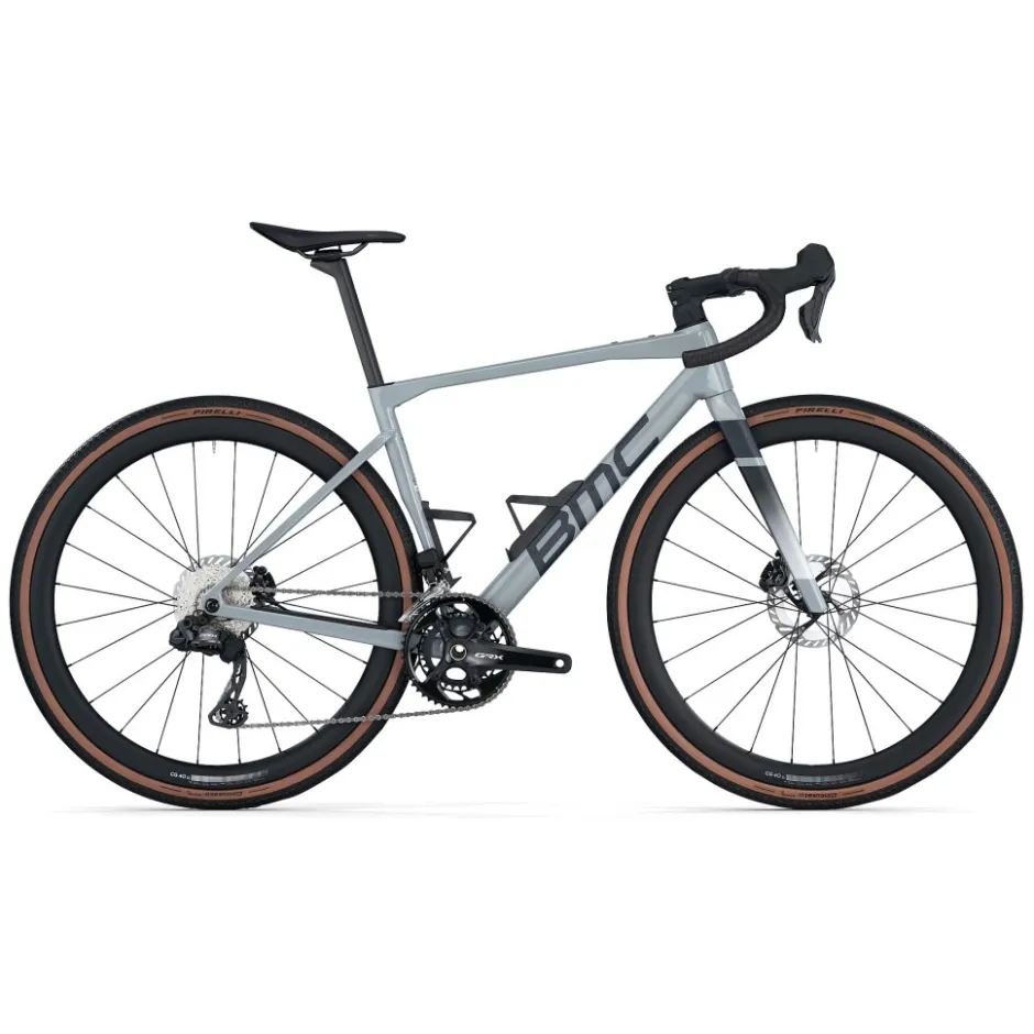 Race Gravelbikes < BMC KAIUS 01 THREE - Carbon Gravel Bike - 2026 - iron grey / black