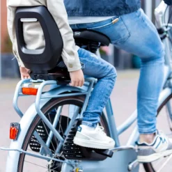 Kinderzitjes < Bobike ONE Junior Fietsstoeltje voor Kinderen - Black/Dark Brown