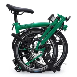 Vouwfietsen < Brompton C Line Advanced - 12-Speed - High Bar - Extended Seatpost - Rear Rack & Dynamo - 16" Vouwfiets - 2026 - palm green