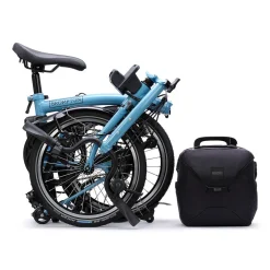 Elektrische Fietsen|Elektrische Vouwfietsen < Brompton Electric C Line - 4-Speed - Mid Bar - Extended Seatpost - Rear Rack - 16" Elektrische Vouwfiets - 2026 - cloud metalic