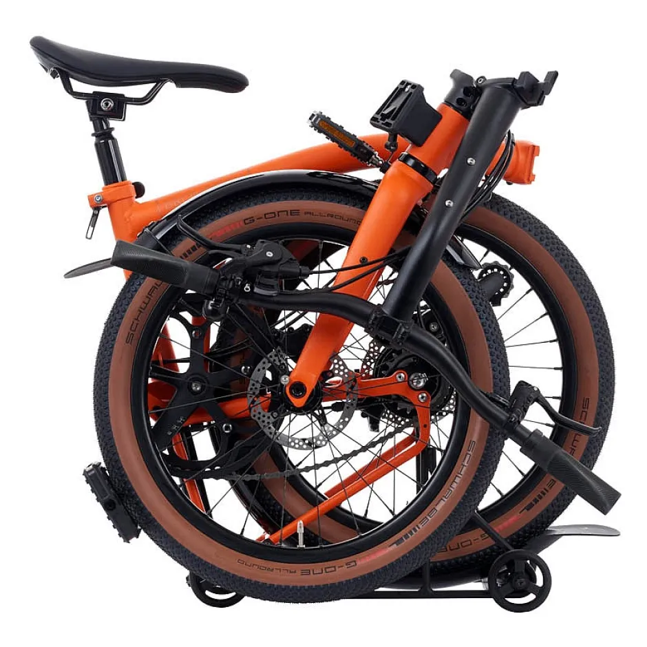 Vouwfietsen < Brompton G Line - 8-Speed - Large - Telescopic Seatpost - Rear Rack - 20" Vouwfiets - 2026 - Adventure Orange