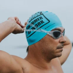 Badmutsen < Buddyswim Siliconen Badmuts - CAUTION SWIMMER AT WORK - blauw