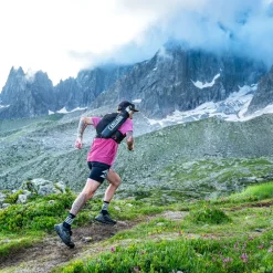 Rugzakken & Drinksystemen < CamelBak Apex Pro 12 Hardoopvet + 2 x 500 Quick tow™ Fak - zwart
