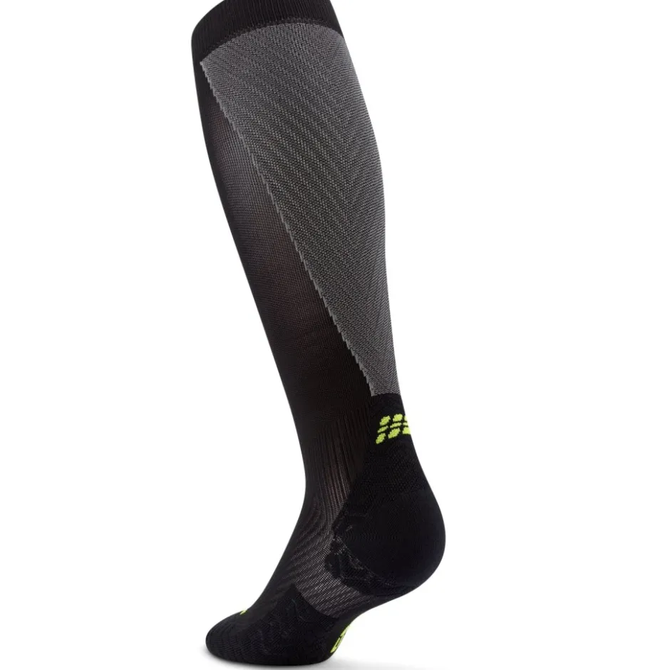 Sokken < CEP Core Run Ultralight Tall Compressiesokken Heren - zwart/grijs