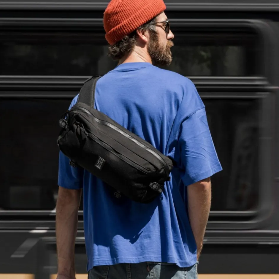 Messenger Bags En Schoudertassen < CHROME Industries CHROME Kadet Schoudertas - 9L - Black Canvas Leather