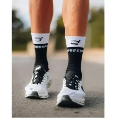 Sokken < Compressport Mid Compressiesokken v2.0 - zwart/wit