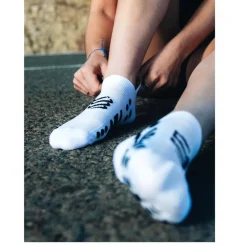 Compressport Pro Racing Compressiesokken v4.0 Run Low - wit/zwart