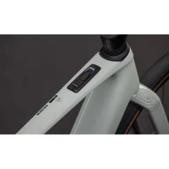Elektrische Gravelbikes|Elektrische Fietsen < CUBE NUROAD HYBRID C:62 Race 400X - Carbon Grave E-Bike - 2026 - reedbeige / back