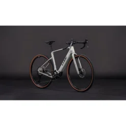 Elektrische Gravelbikes|Elektrische Fietsen < CUBE NUROAD HYBRID C:62 Race 400X - Carbon Grave E-Bike - 2026 - reedbeige / back