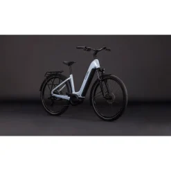 Elektrische Fietsen < CUBE TOURING HYBRID ONE 600 - Easy Entry - Trekking E-Bike - 2026 - glacier / reflex