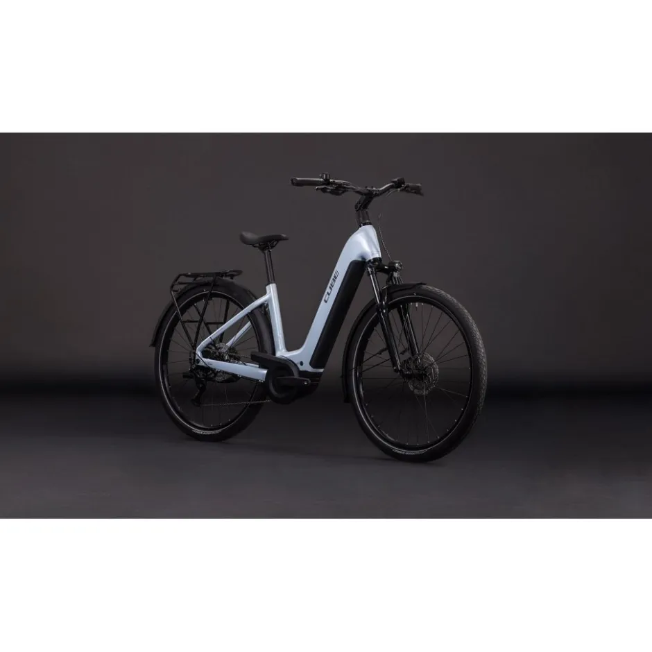 Elektrische Fietsen < CUBE TOURING HYBRID ONE 600 - Easy Entry - Trekking E-Bike - 2026 - glacier / reflex