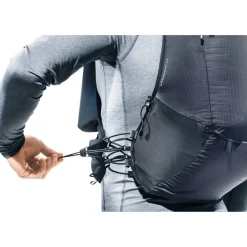 Rugzakken & Drinksystemen < Deuter Ascender 13 Trailrugzak - black