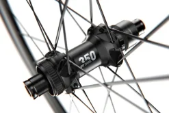 Wielen En Wielsets < DT Swiss GR 1600 SPLINE 25 Achterwiel - 28" | Clincher | Centerlock - 12x142mm - 350 Road - HG-L