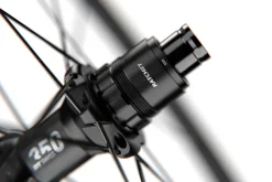Wielen En Wielsets < DT Swiss GR 1600 SPLINE 25 Achterwiel - 28" | Clincher | Centerlock - 12x142mm - 350 Road - HG-L