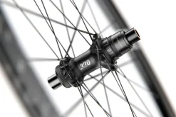 Wielen En Wielsets < DT Swiss G 1800 SPLINE 25 Achterwiel - 28" | Clincher | Centerlock - 12x142mm - 370 Ratchet - HG-L