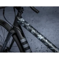 Stickers < Dyedbro Old School Tattoo Gravel Beschermfolie voor het Frame - white matte