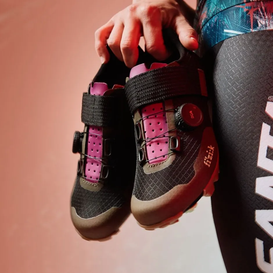 Gravelschoenen|Gravel Schoenen < Fizik Vento Ferox Carbon MTB-Schoenen Unisex - black/black