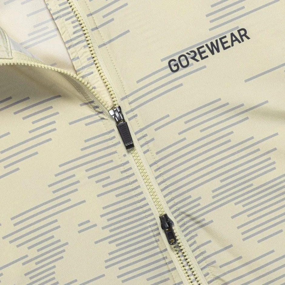 Jassen & Vesten < GOREWEAR Concurve Eectro Windbreaker Heren - cruhed_tech beige / ab gray BGBF