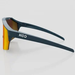 KOO Alibi Photochromic Zonnebril - Regular | Dark Blue Matt - Red Mirror