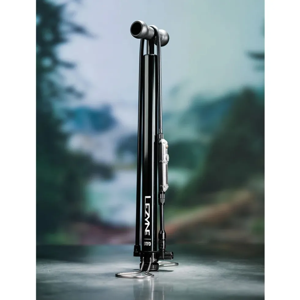 Lezyne Digital Travel Vloerpomp - zwart