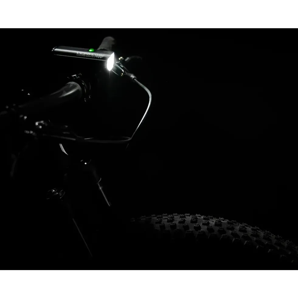 Lezyne Macro Drive 1400+ Fietslamp Vooraan - satin black