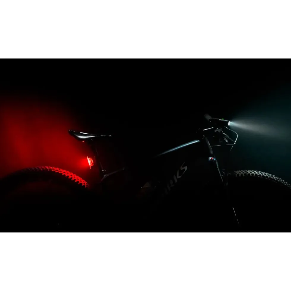 Lezyne Macro Drive 1400+ Fietslamp Vooraan - satin black