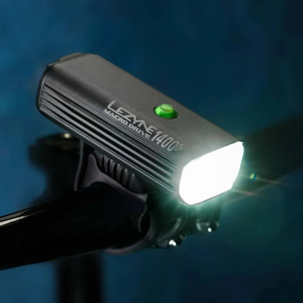 Lezyne Macro Drive 1400+ Fietslamp Vooraan - satin black