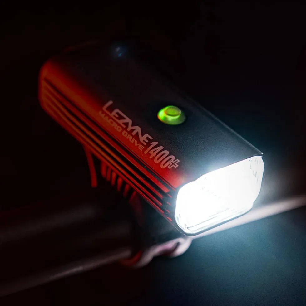 Lezyne Macro Drive 1400+ Fietslamp Vooraan - satin black