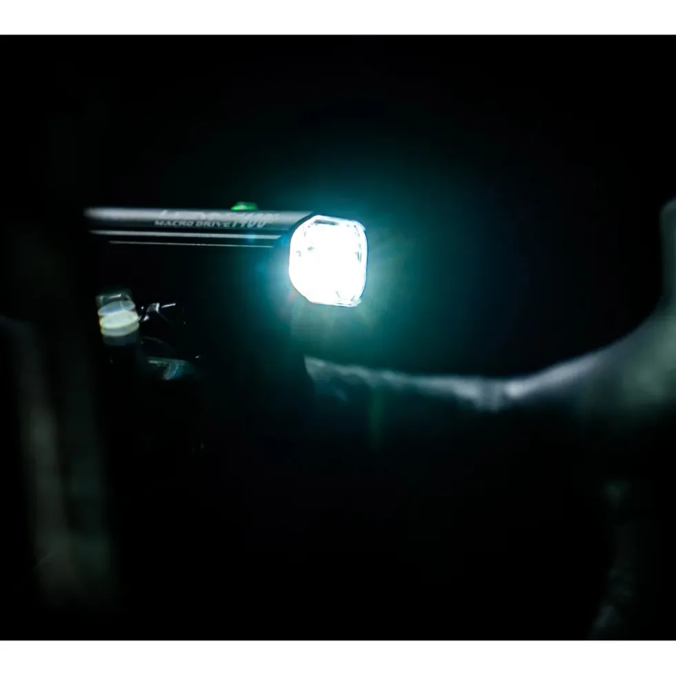 Lezyne Macro Drive 1400+ Fietslamp Vooraan - satin black