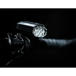 Voorlampen|Verlichting < Lezyne Micro Drive 800+ Fietslamp Vooraan - satin black