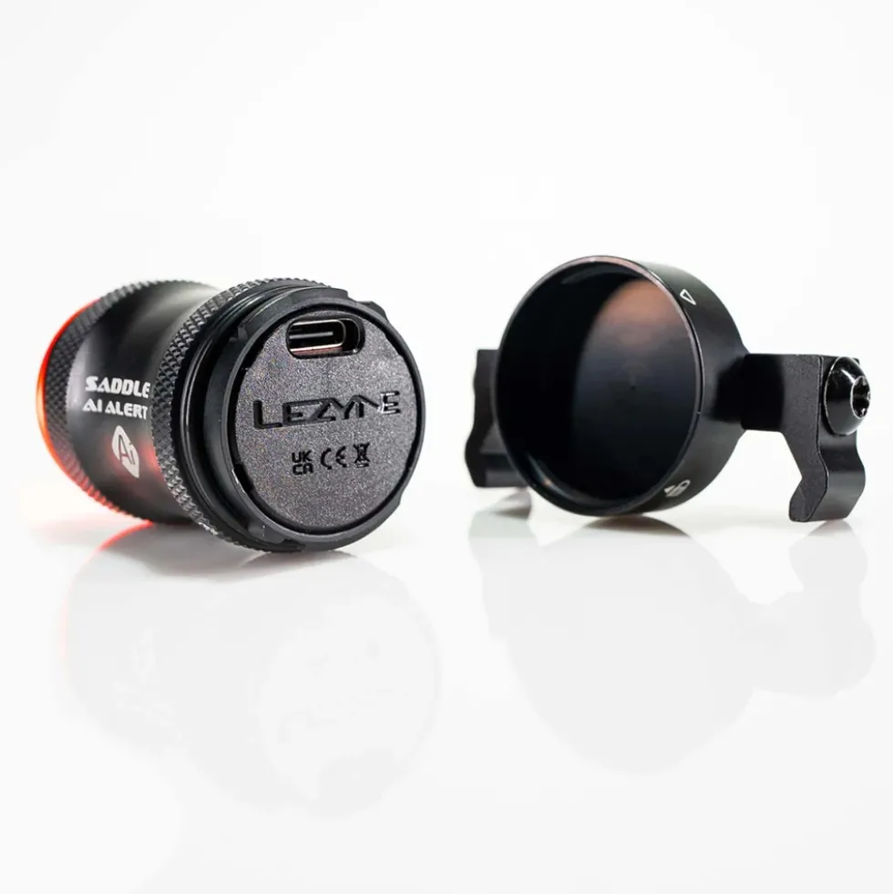 Lezyne Saddle Ai Alert 250 Fietslamp Achteraan + Remlicht - satin black