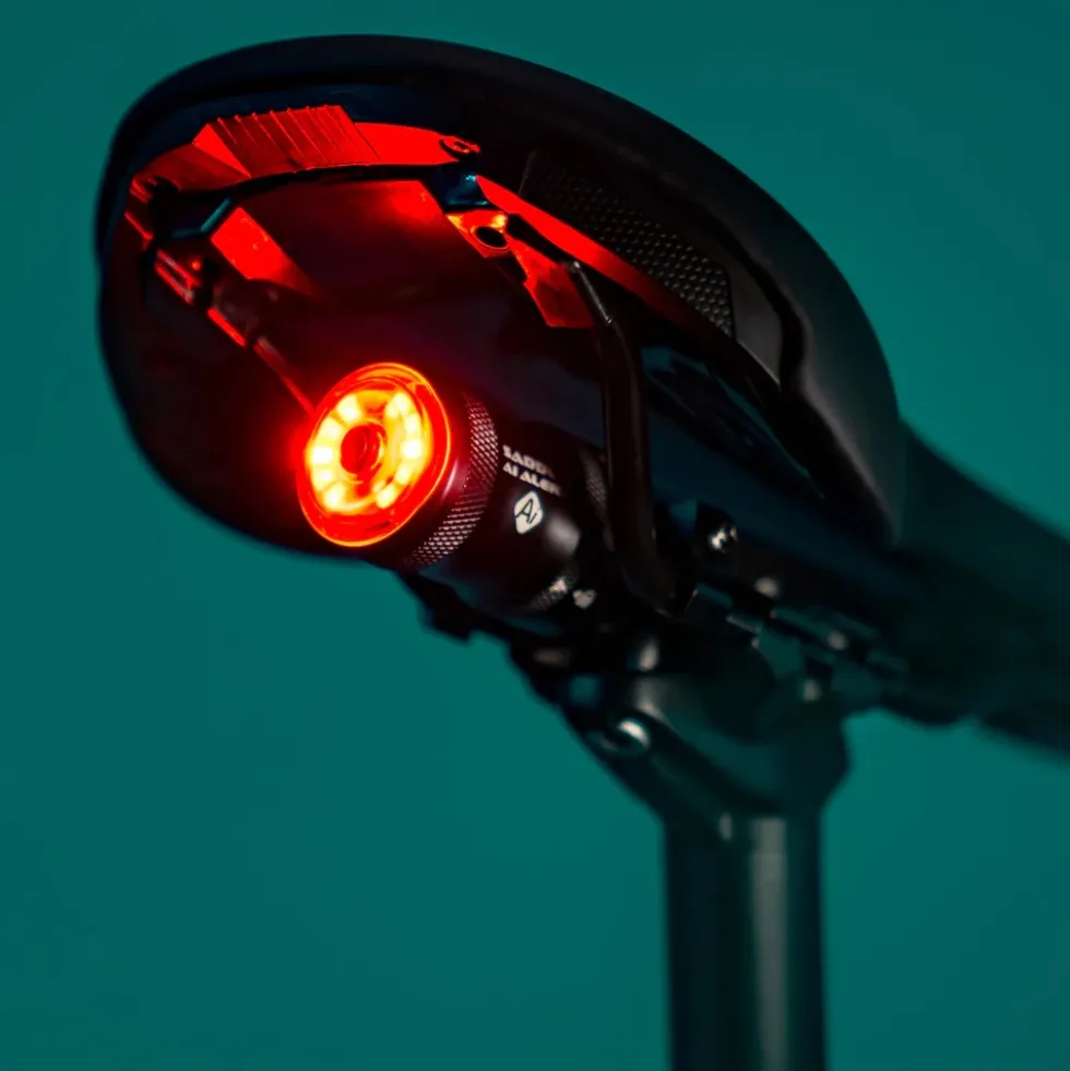 Lezyne Saddle Ai Alert 250 Fietslamp Achteraan + Remlicht - satin black
