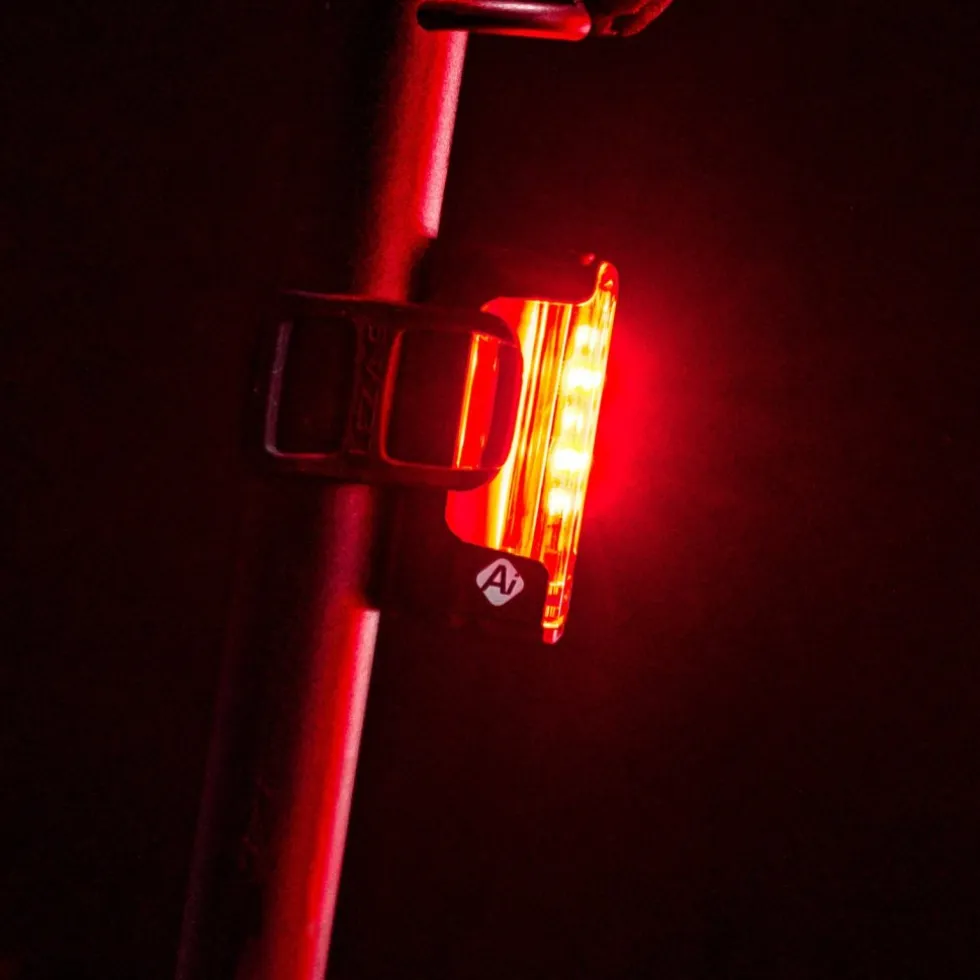 Lezyne Strip Pro Ai Alert 400+ Fietslamp Achteraan + Remlicht - zwart