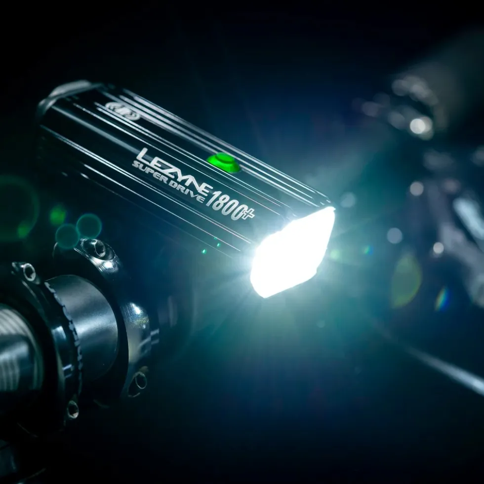 Lezyne Super Drive 1800+ Smart Fietslamp Vooraan - zwart