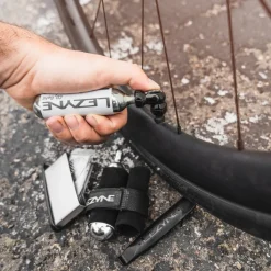 Lezyne Twin Speed Drive CO2 Pompkop - glanzend zwart