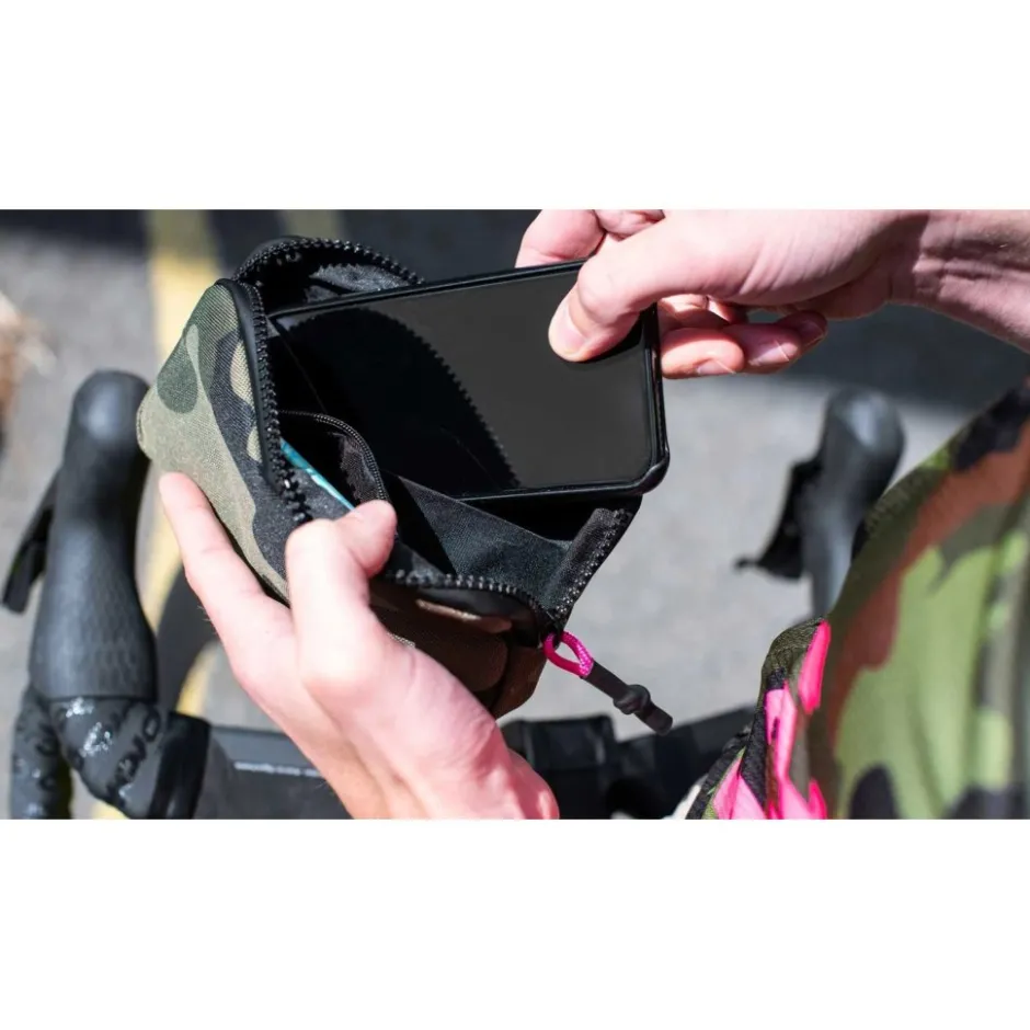 Overige Tassen & Etuis|Overige Tassen En Etuis < Muc-Off Essentials Case - Accessoires Tas - 0.3L - camo/black