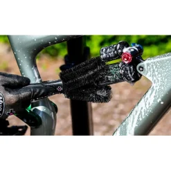Muc-Off Two Prong Brush