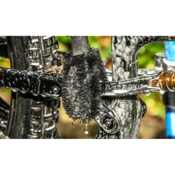Muc-Off Two Prong Brush